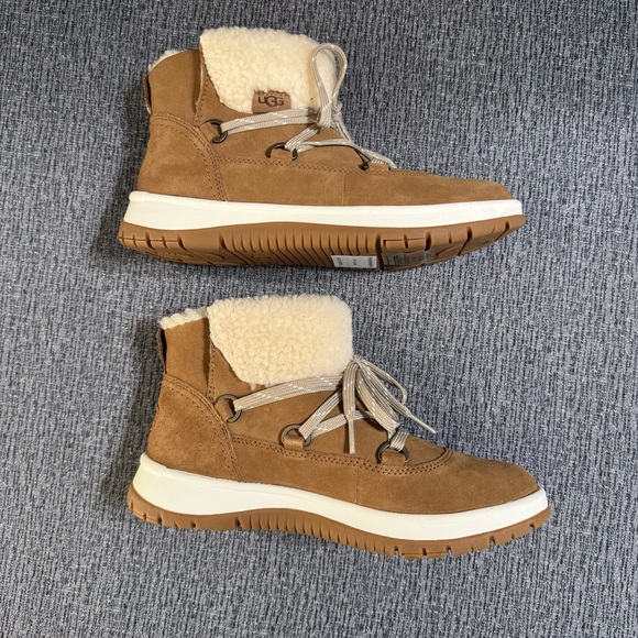 UGG Women’s Lakesider Heritage Lace Waterproof Booties. - Picture 7 of 16